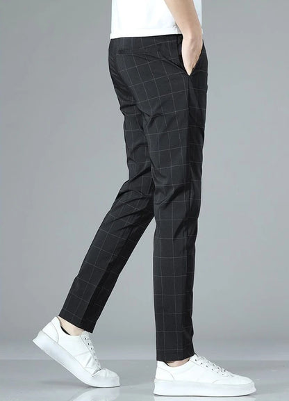 Checkered trousers in refreshing silk.