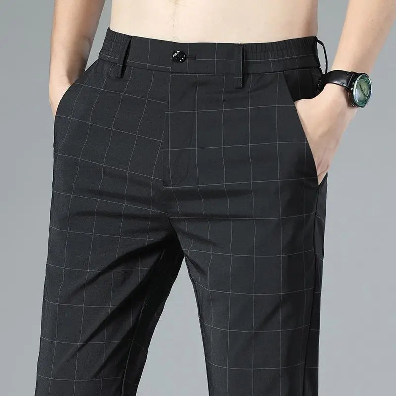 Checkered trousers in refreshing silk.
