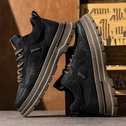 Versatile and modern casual sneakers.