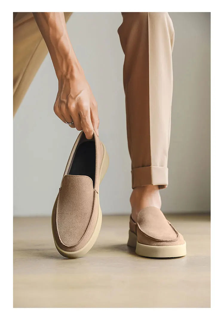 Slip-on moccasins in soft suede.