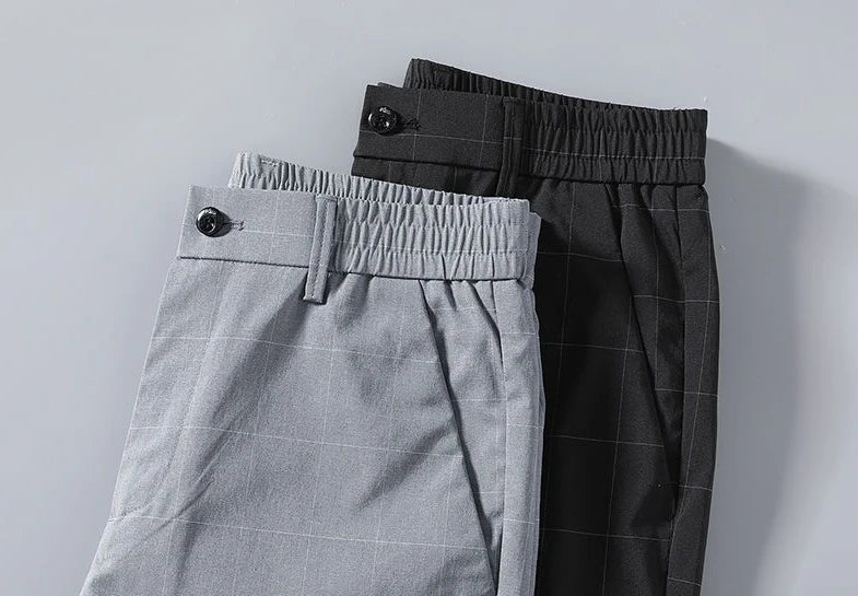 Checkered trousers in refreshing silk.