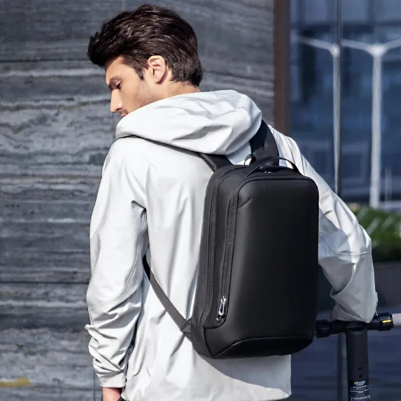 Minimalist model laptop backpack.