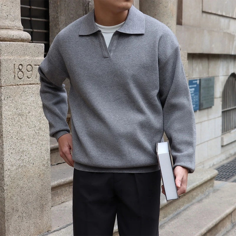 Polo shirt with foldable V-neck.