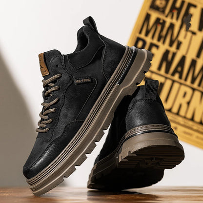 Versatile and modern casual sneakers.