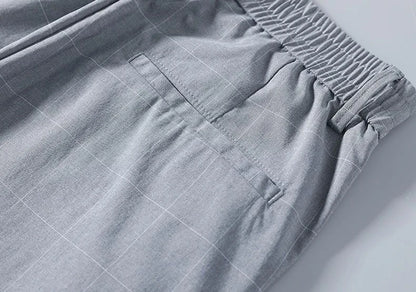 Checkered trousers in refreshing silk.