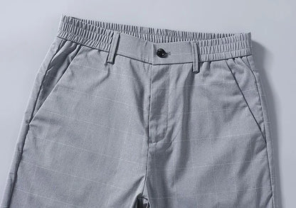 Checkered trousers in refreshing silk.