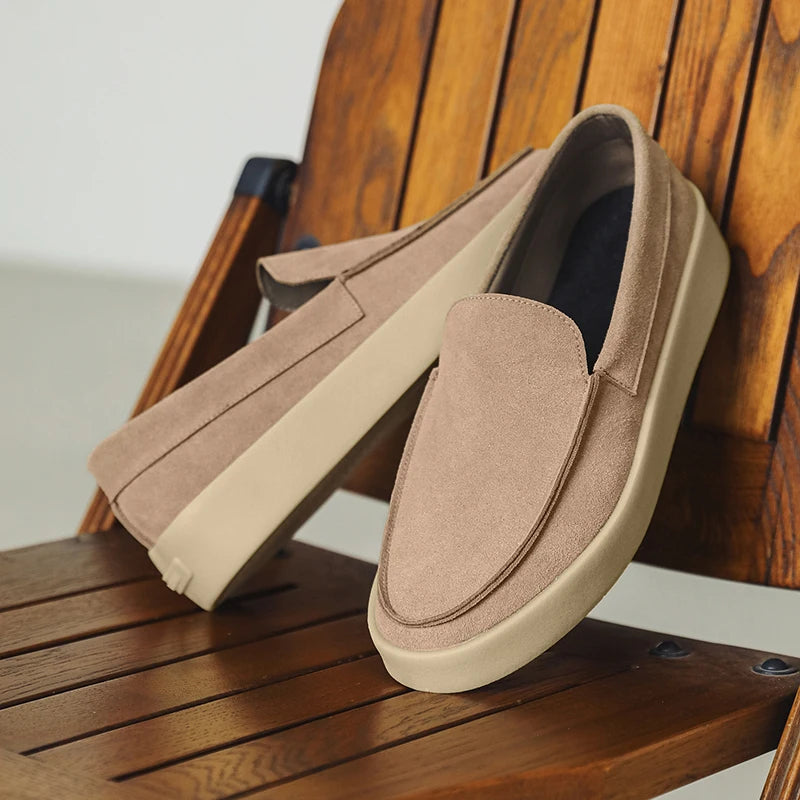 Slip-on moccasins in soft suede.