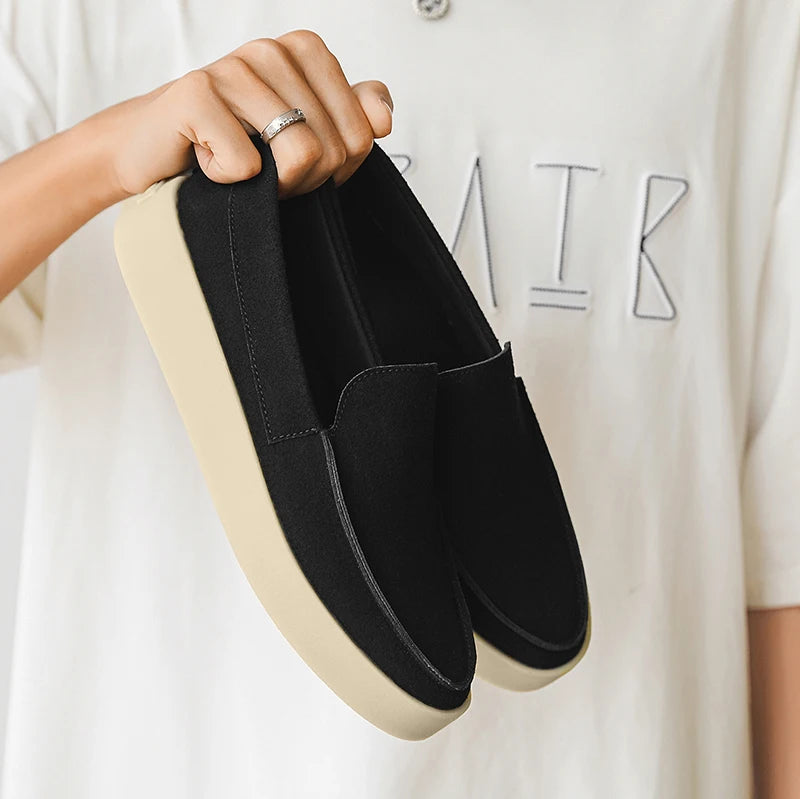 Slip-on moccasins in soft suede.