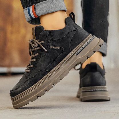 Versatile and modern casual sneakers.