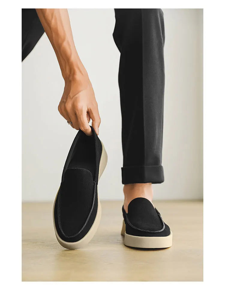 Slip-on moccasins in soft suede.