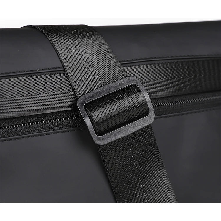 Retro crossbody bag.