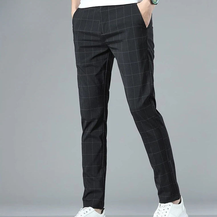 Checkered trousers in refreshing silk.