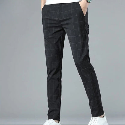 Checkered trousers in refreshing silk.