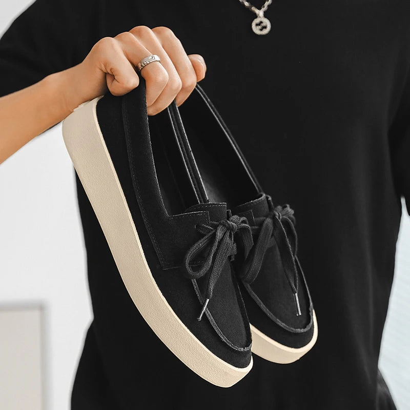 Slip-on moccasins in soft suede.