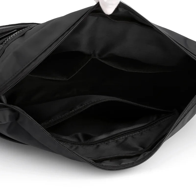 Oxford shoulder bag.