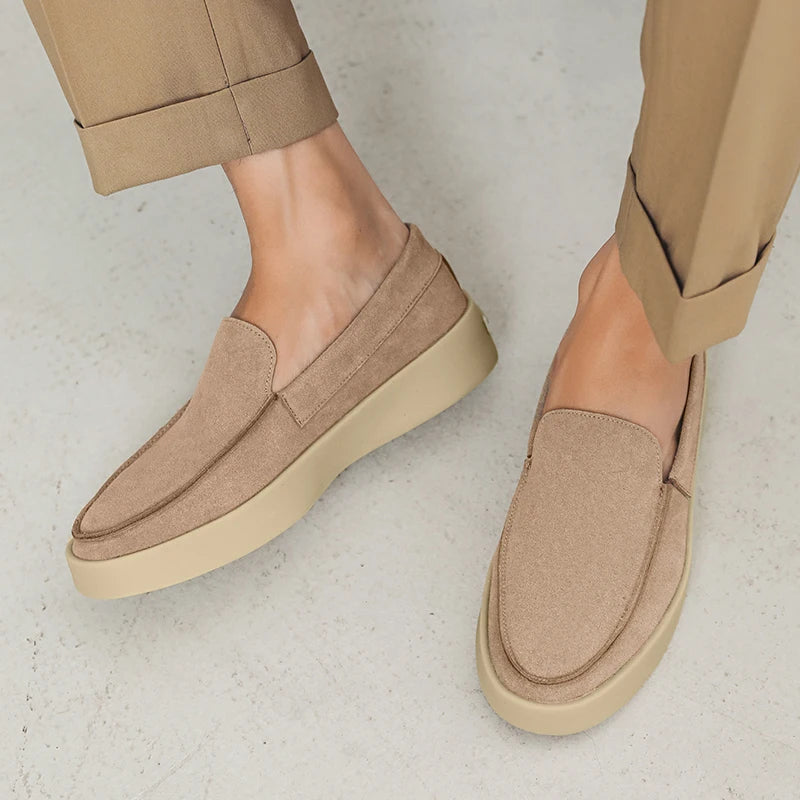 Slip-on moccasins in soft suede.