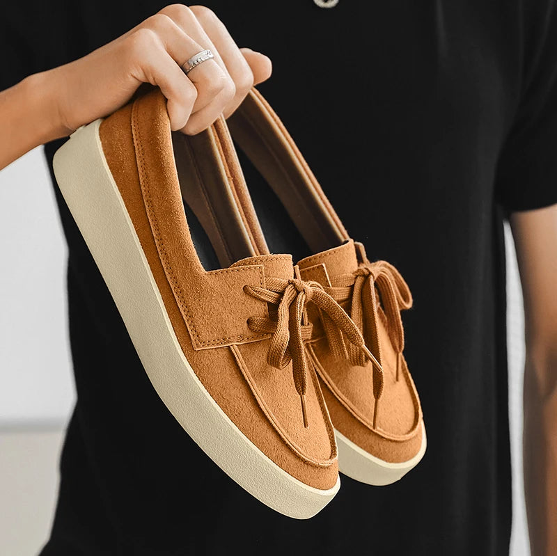 Slip-on moccasins in soft suede.