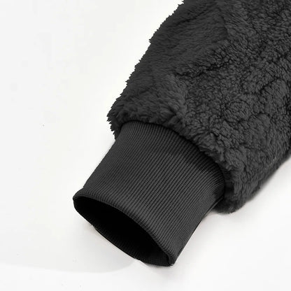 Sports jacket with a velvet hood.