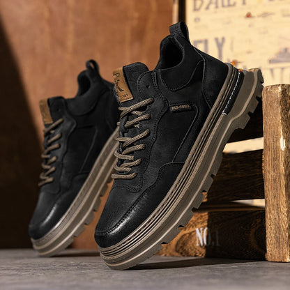 Versatile and modern casual sneakers.